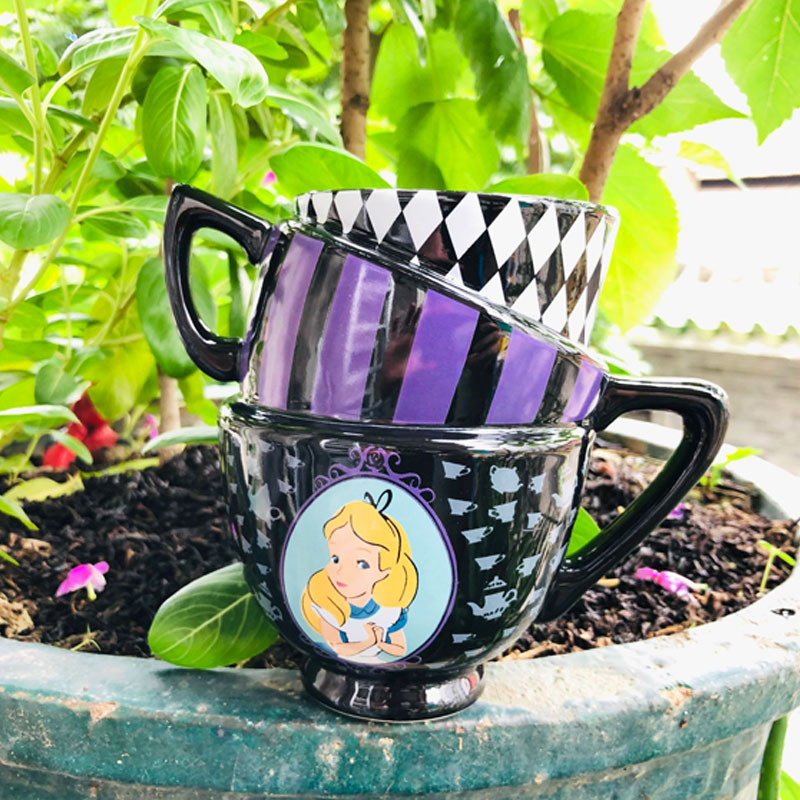 Alice In Wonderland Cartoon St - Coffee Tea Shop recension och pris